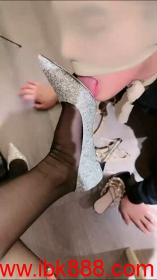 【摇摇殿下】高跟黑丝诱惑调恋足狗 bf23576