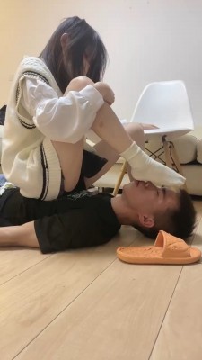 【奶味茶茶】学生S帆布鞋白袜辱奶狗 bf19708