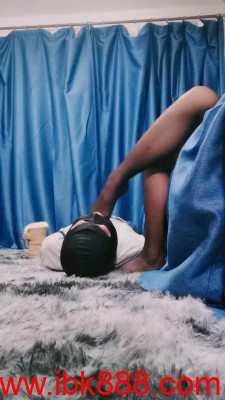 【北京杰哥】脚垫伺候主人舔脏鞋底鞭打 bf23554