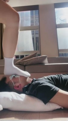 【强抚】学生S帆布鞋原味棉袜羞辱男友 bf10185