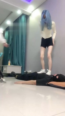 【精神小妹】被素人学生主群调群虐【续集】 bf17798