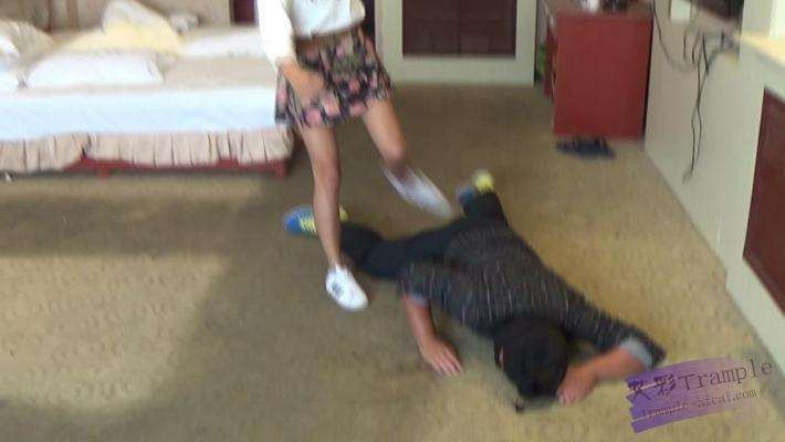 小薇实战防身情景演练