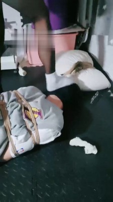 【杰哥】素人帆布鞋白袜辱狗 bf19280