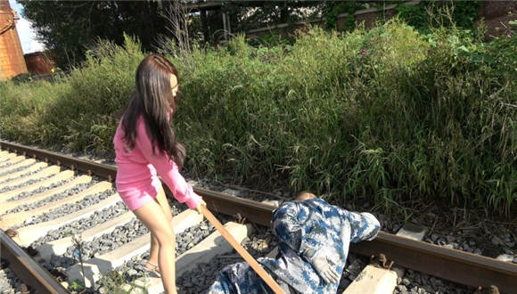 冷柔铁道操练特种狗