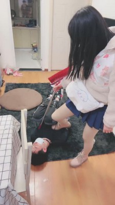 【桃子老师】偷拍狗的下场 bf23124