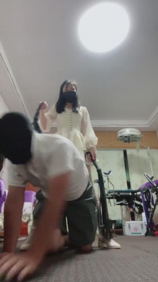 【艾拉】原味白丝强制踩虐 bf15280