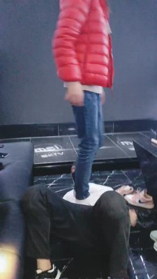 【美娜格格】3素人女王KTv群调群虐 bf23295