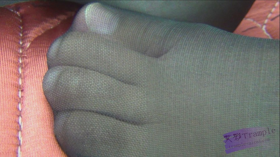 ★lulu★女s 黑丝白色高跟鞋踩肚子 舔 鞋