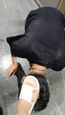 【上海户外go】户外给高颜值女菩萨舔脚 bf15350