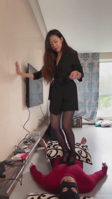 【二宝】素人模特黑丝高跟踩虐 bf15243