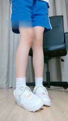 【暴力美学】学生服空姐一号踩面包 bf18122