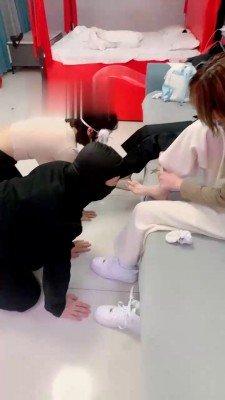 【精神小妹】情侣奴下奴-教母畜虐狗 bf22050