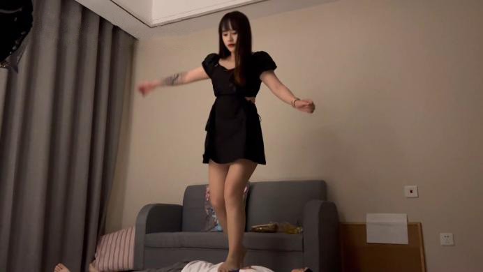 珂玥女神全体重踩踏骑脖踩档【珂玥S】高跟踩踏，跳踩踢裆，丝足跺裆 YC-220625-6