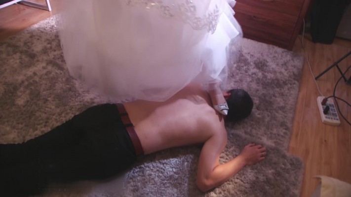 踩脖子专辑之婚纱踩踏 YC-220206-4