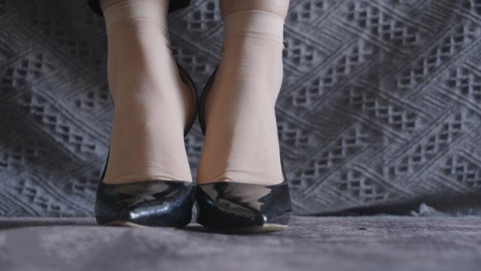 臭丝脚POV【贝琳】无处安放的脚 穿了一星期的袜子 又酸又臭又痒 YC-220906-7