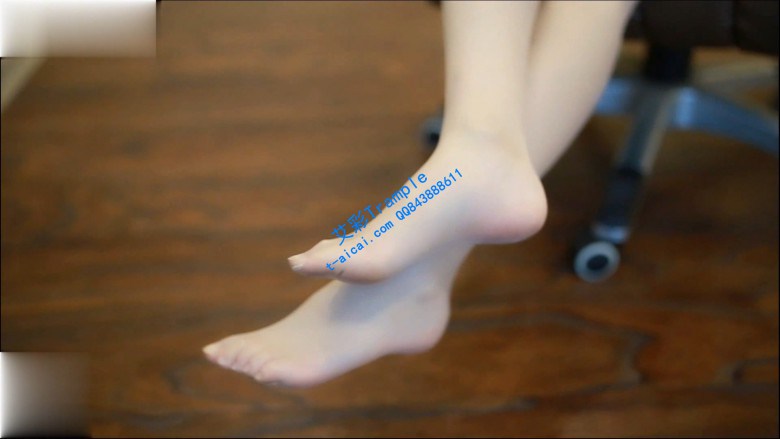 漂亮小姐姐秀性感肉丝美足