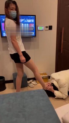 【橘子没熟】足浴店当着技师面调女奴 bf21667