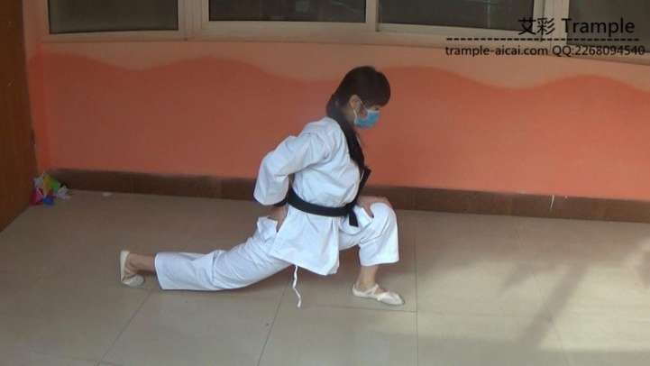 跆拳道美女防狼演练.