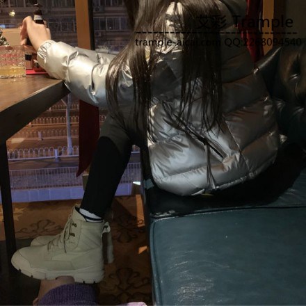 【VIVI】酒吧臭棉袜跺死贱狗_HD绳艺资源