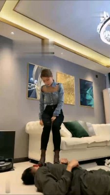 【妮可】御姐S深夜教训小奶狗 bf18195