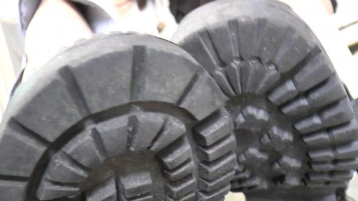 1Kitty baby 第一人称舔鞋底臭袜踩脸