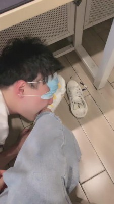 【宝爷】网吧公开让狗伺候 bf15135