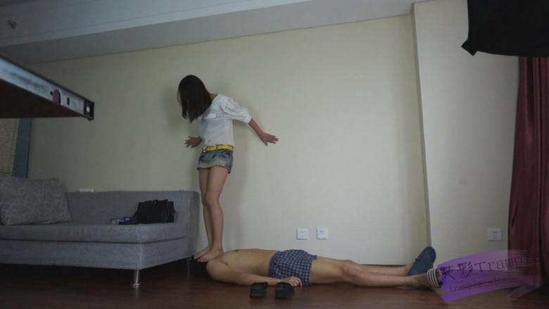 『依玲公主』依玲公主的初踩