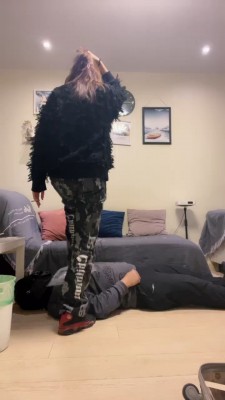 【小软】开发女同学踩踏 bf23034