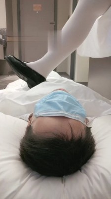 【柠檬大大】皮鞋原味白丝踩奶狗 bf17632