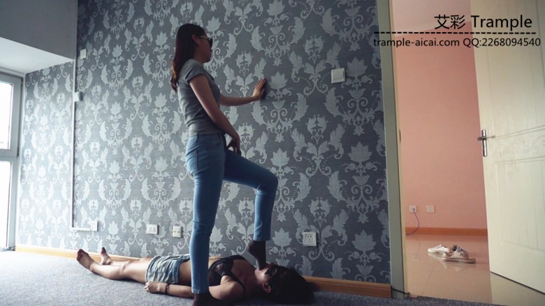 『小妮女女』原味黑短丝插嘴深喉，牛仔裤._HD绳艺资源