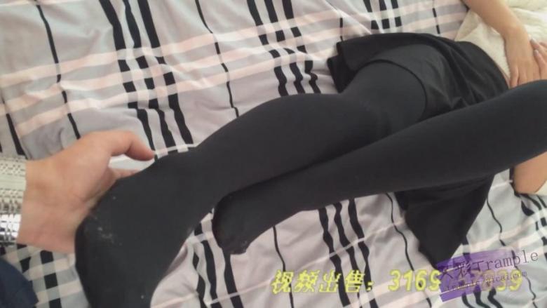 【绝对典藏】双人互闻长靴内的秘密，脚尖的到底是什么？