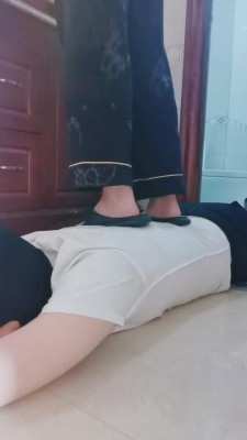 【猫神大人】家务奴伺候吃饭洗漱化妆 bf10135