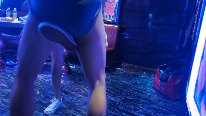 【王某人】KTV超暴力踢裆 YC-220216