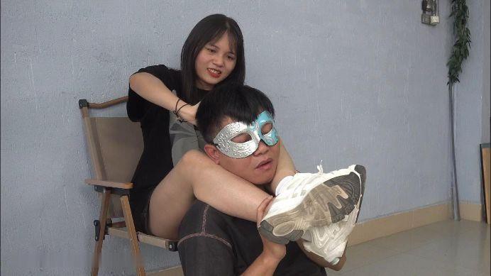 【南国原创】刁蛮女神美妮击败匪徒，腿绞控制呼吸，刺激的语言和剧情！ YC-220529-5