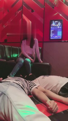 【漫漫】姐妹花ktv玩弄双狗【双视角版】 bf15543