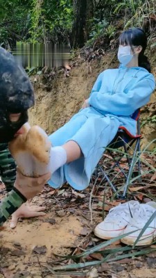 【暴力美学】户外调教-你把鞋底刷舌头/踩踏/藤条sp bf22013