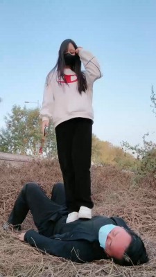 【猫神大人】野外抓住偷拍狗调【双视角版】 bf20354