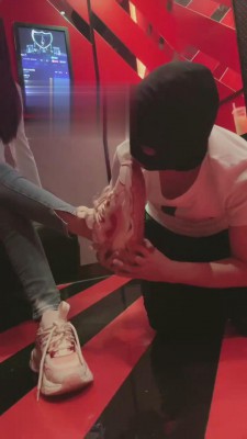 【漫漫】姐妹花ktv玩弄双狗【双视角版】 bf15543