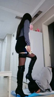 【猫神大人】长靴黑丝脚下喂食 bf19653