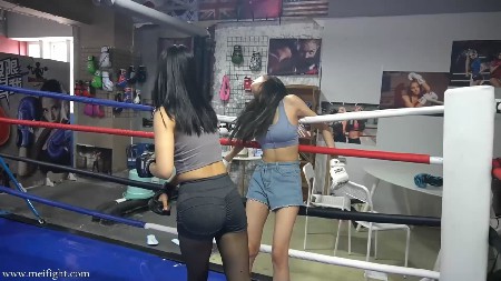 三个年轻妹子的格斗