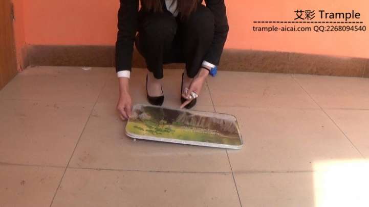 高跟肉丝木板物品粉碎