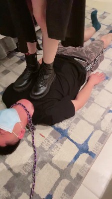 【玖玖】马丁靴少女皮鞭训狗 bf12120