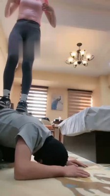 【小妮大人】运动鞋棉袜踩踏贱狗 bf21966_HD绳艺资源