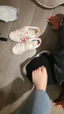 【萱S】舔学生妹的脏鞋 bf22600