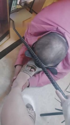 【双子姬】喜欢舔裸足的老狗 bf11801_HD绳艺资源