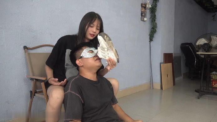 【南国原创】刁蛮女神美妮击败匪徒，腿绞控制呼吸，刺激的语言和剧情！ YC-220529-5