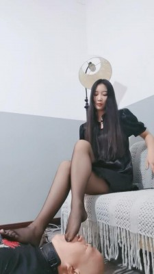 【猫神】黑丝御姐遛狗耳光/喝刷牙水 bf17424