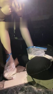 【万一】深夜户外长腿美女调狗 bf19256