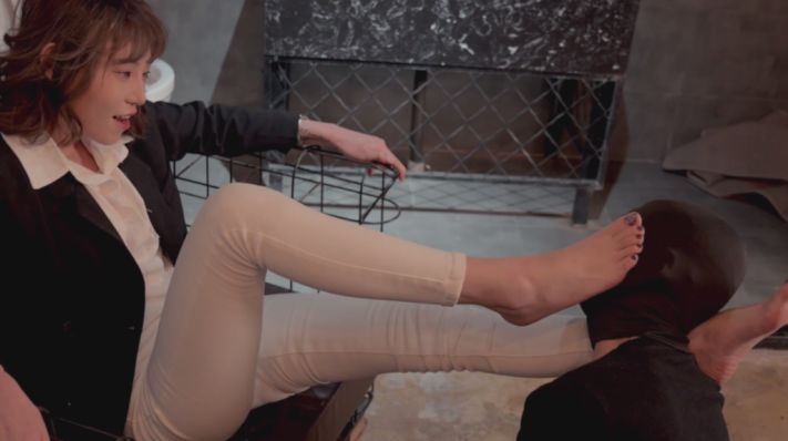 主题刑房恋足耳光 YC-220123-2