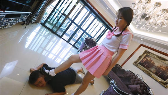 〖H.P.L栖心之栈〗—采萱暴踢同班男生